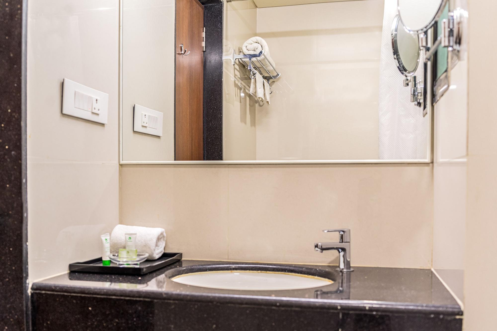 Treebo Premium Grand Emerald Pimpri-Chinchwad Exteriér fotografie