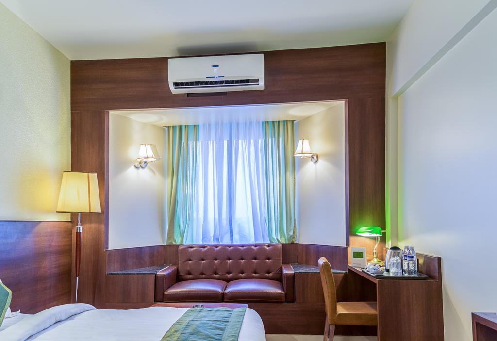 Treebo Premium Grand Emerald Pimpri-Chinchwad Exteriér fotografie