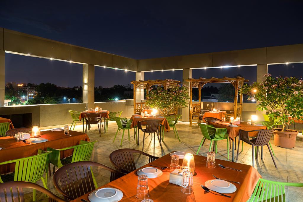 Treebo Premium Grand Emerald Pimpri-Chinchwad Exteriér fotografie