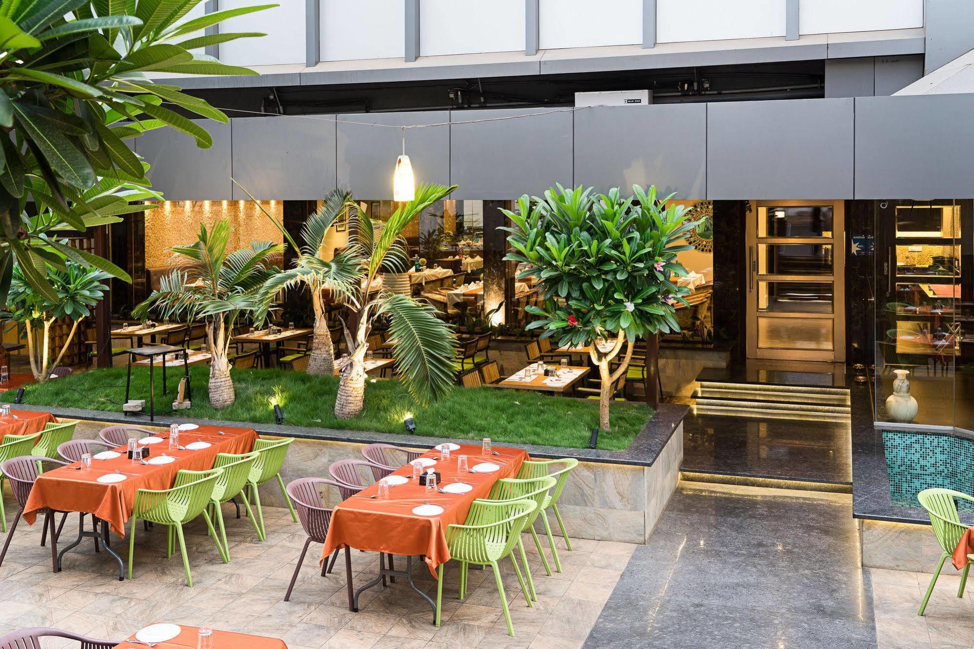 Treebo Premium Grand Emerald Pimpri-Chinchwad Exteriér fotografie