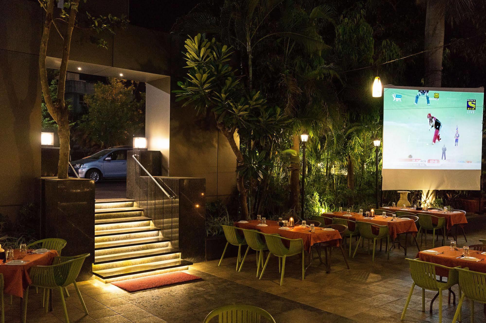 Treebo Premium Grand Emerald Pimpri-Chinchwad Exteriér fotografie