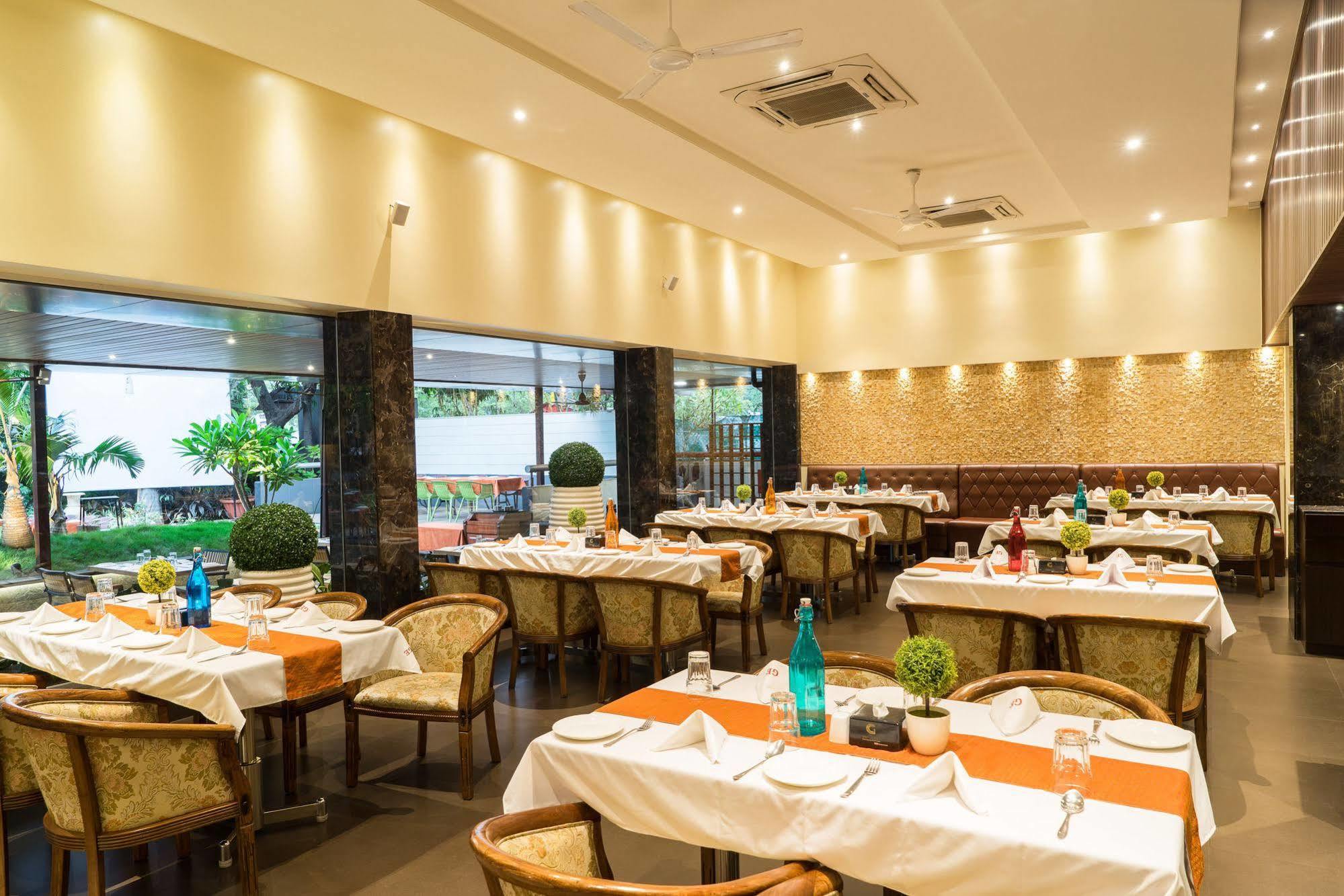 Treebo Premium Grand Emerald Pimpri-Chinchwad Exteriér fotografie