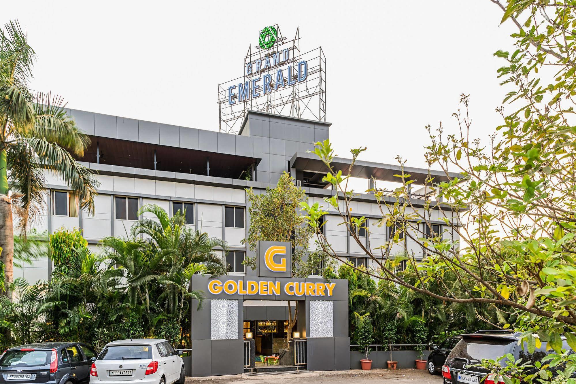 Treebo Premium Grand Emerald Pimpri-Chinchwad Exteriér fotografie
