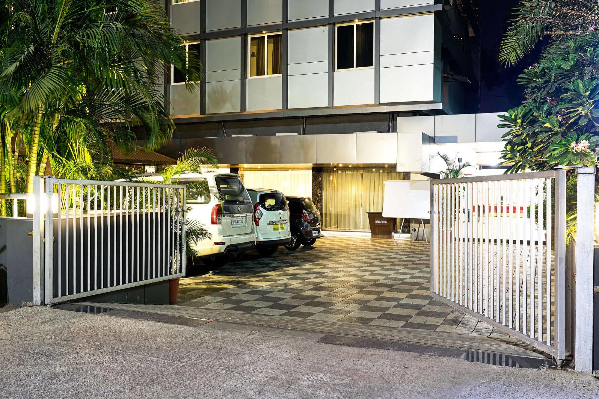 Treebo Premium Grand Emerald Pimpri-Chinchwad Exteriér fotografie